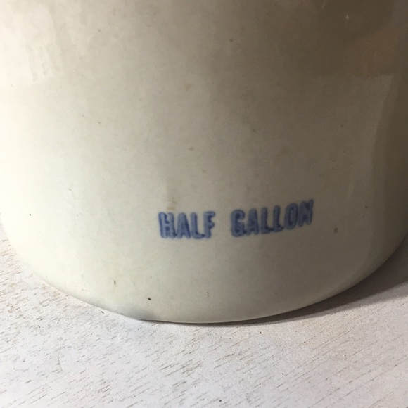 Vintage 1/2 gallon crock jug Henry McKenna whiskey jug blue on creamy gray - Picture 5 of 10